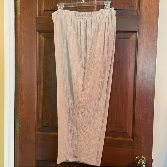 Appleseed's Women's XL Beige Tan Two-Piece Button-Up Top & Cropped Pants EUC - Picture 3 of 16